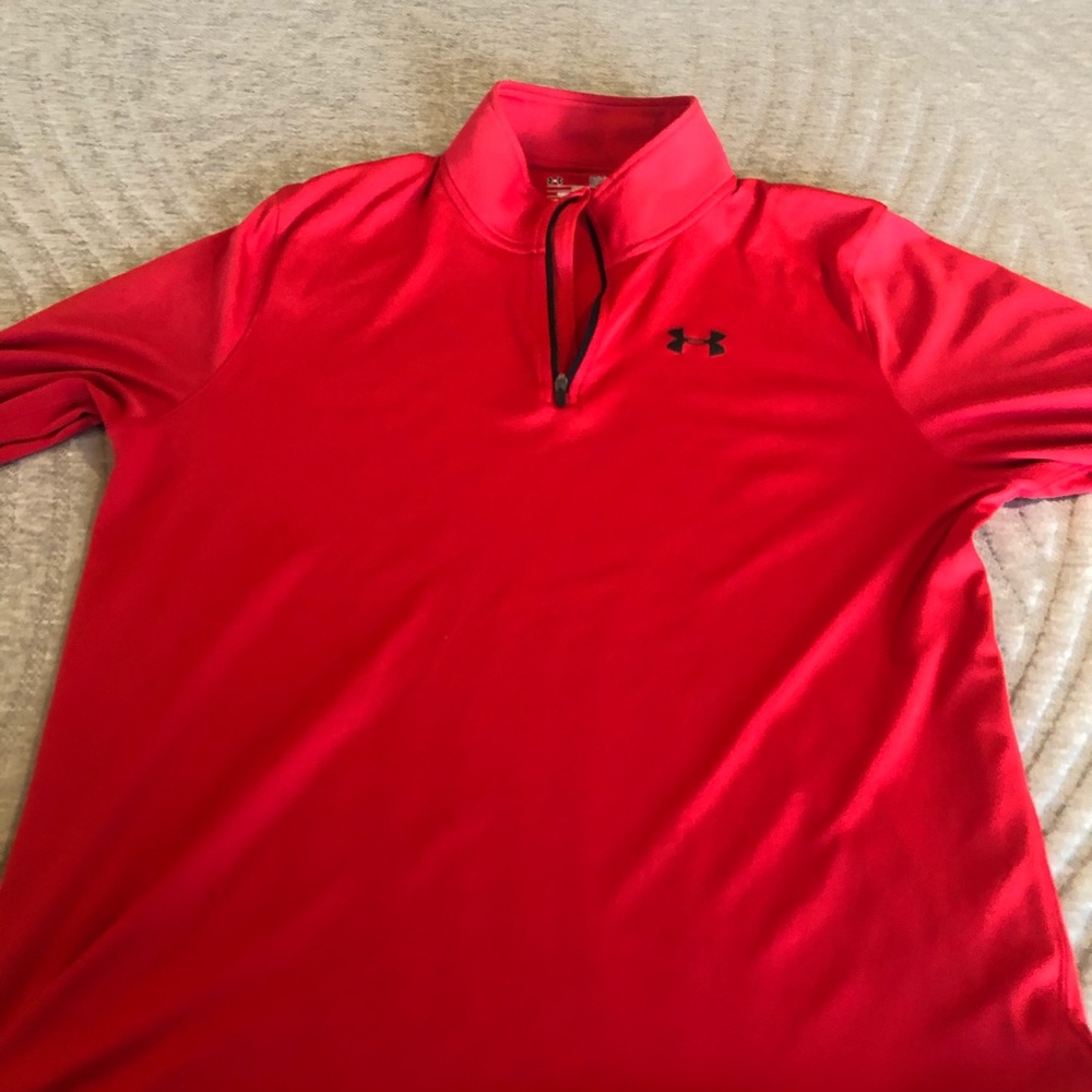 Men’s Under Armour pullover.